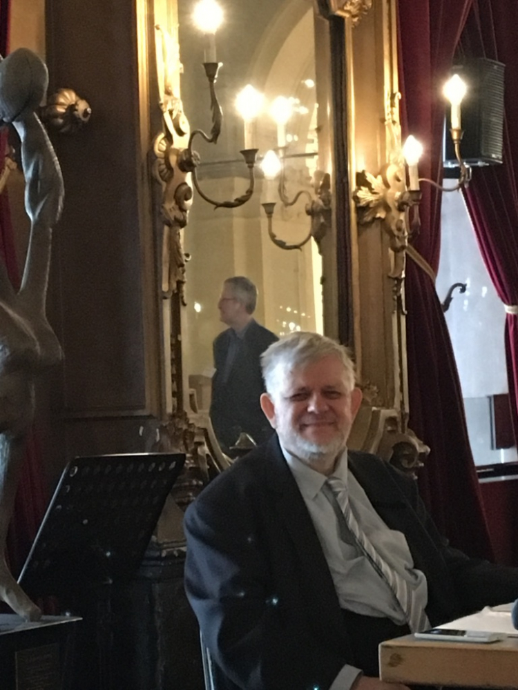 Profesor Mrozowicki przed wykładem