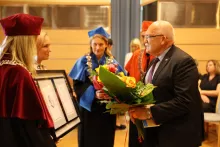 Inaguracja Roku Akademickiego 2023/24 na Filologicznym - przekazanie katedry im. M. Janion prof. dr. hab. Mariuszowi Ziółkowskiemu