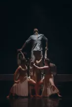 Spektakl teatru tańca PUZZLE w reżyserii i choreografii Karoliny Kucy. Nagroda Rektora UG dla  najlepszego spektaklu tegorocznego "PSTRO. II Przeglądu Studenckich Teatralnych Realizacji Offowych"