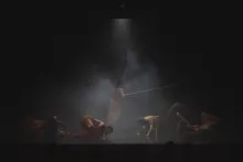 Spektakl teatru tańca PUZZLE w reżyserii i choreografii Karoliny Kucy. Nagroda Rektora UG dla  najlepszego spektaklu tegorocznego "PSTRO. II Przeglądu Studenckich Teatralnych Realizacji Offowych"