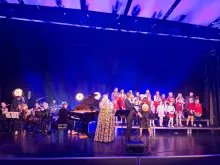 Koncert świąteczny z gwiazdami: Leszkiem Możdżerem, Martą Burdynowicz, Łukaszem Reksem i młodzieżą Sopockiego Teatru Baabus Musicalis na Filologicznym UG