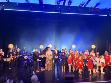 Koncert świąteczny z gwiazdami: Leszkiem Możdżerem, Martą Burdynowicz, Łukaszem Reksem i młodzieżą Sopockiego Teatru Baabus Musicalis na Filologicznym UG