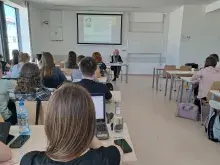 Prof. Schoor ze studentami podczas wykładu