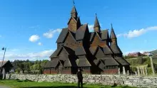 Zwiedzając kościół klepkowy w Heddal 