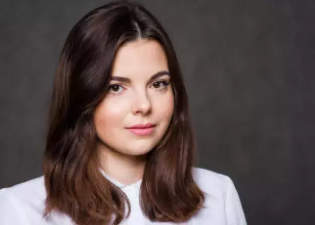 Wywiad z Izabelą Krakowską, absolwentką filologii polskiej, w czasopiśmie studenckim "CDN"