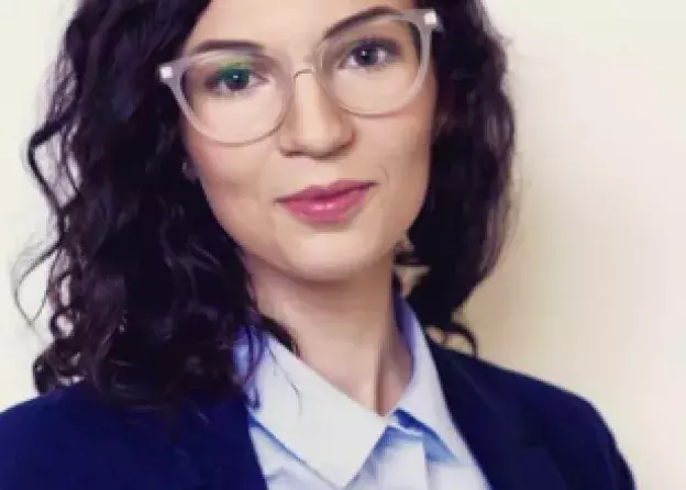 Wywiad z Dominiką Byczek,  absolwentką specjalności nauczycielskiej filologii polskiej, pt. "…
