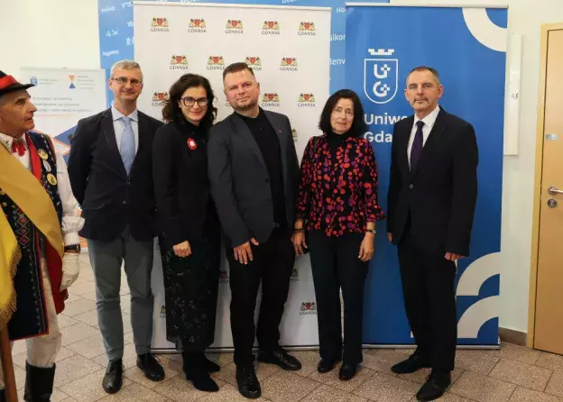 Profesor Jerzy Samp patronem auli 1.47 na Wydziale Filologicznym UG