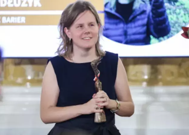 Nasza absolwentka dr Izabela Dłużyk wyróżniona tytułem „Człowiek bez Barier” 2025