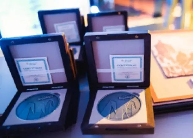 Profesorowie Stefan Chwin, Andrzej Ceynowa i Jerzy Limon odznaczeni Medalami Stulecia Niepodległości