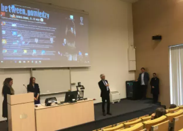 Between.Pomiędzy w Trójce pod Księżycem! Posłuchaj audycji w Programie 3 Polskiego Radia w piątek o…