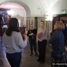 O sieni Ratusza Starego Miasta opowiada kierowniczka Działu Opieki nad Zabytkami NCK Iwona Berent